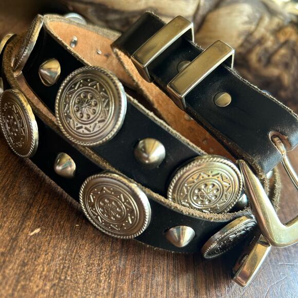 Vintage women’s size 38 black leather silver studded with medallions stamped US - Picture 2 of 11